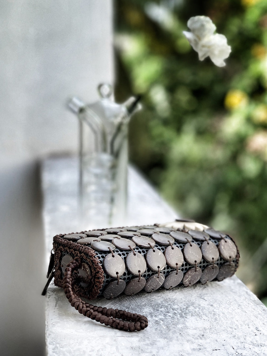 DaisyLife natural coconut shell brown fashion clutch wristlet  bag