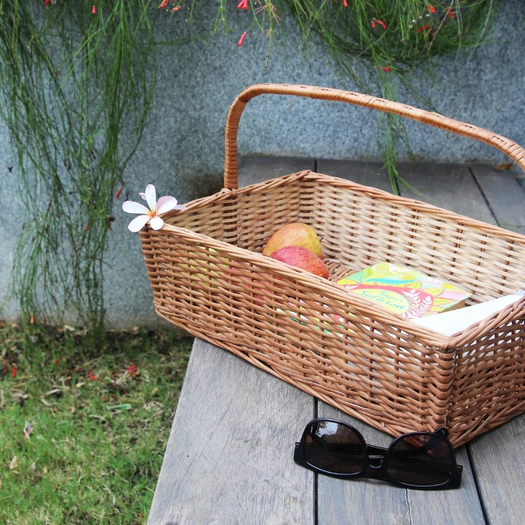 Natural wicker basket for bottles, vegetables, picnics and heavy weights