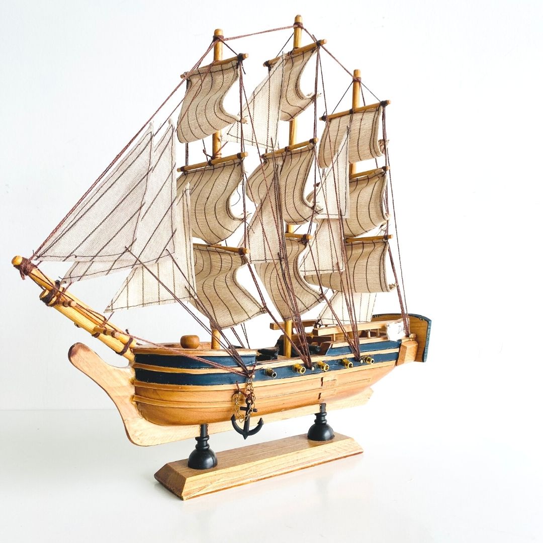 DaisyLife Wooden ship in white background