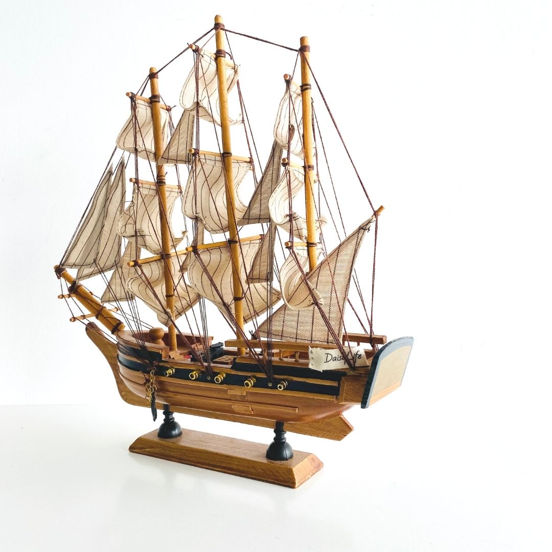 DaisyLife Wooden ship in white background