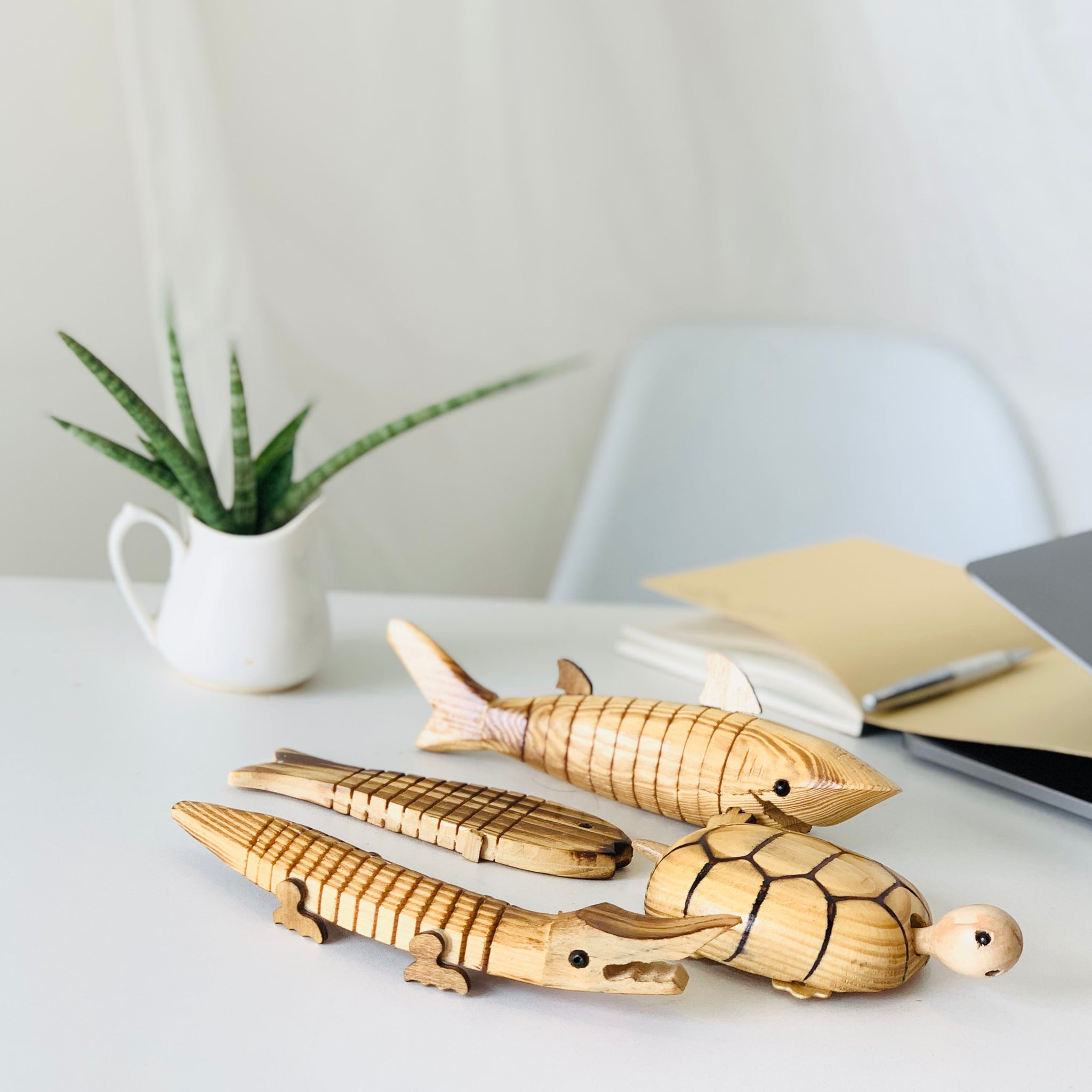 Natural decor - Wooden flexi animals to get the outdoor inside