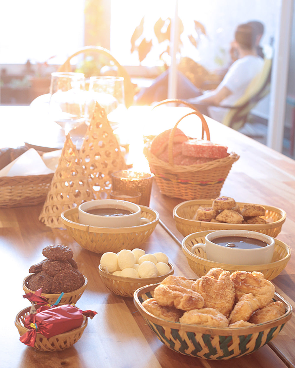 DaisyLife bamboo and wicker baskets for serving and tableware, decor