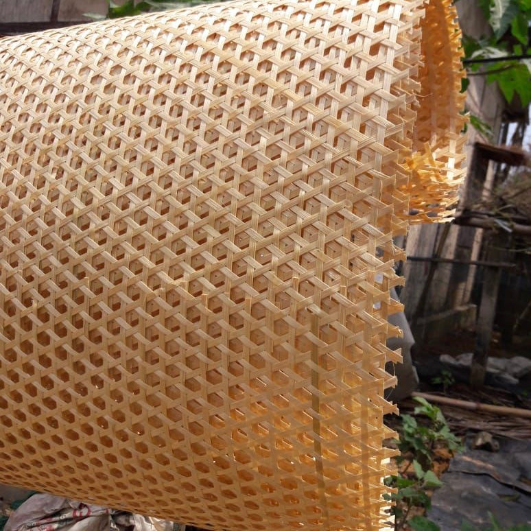 3 X 4ft Lightweight, skilfully handwoven natural bamboo mat.