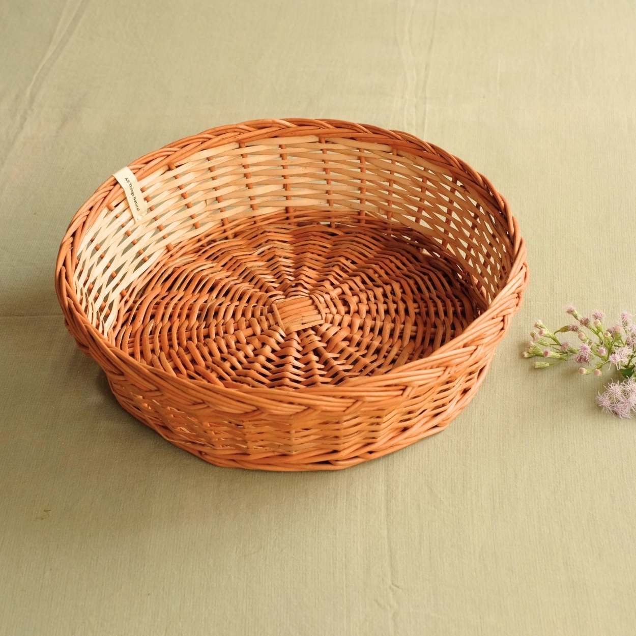 DaisyLife simple round wicker basket for festive season, storing sweets