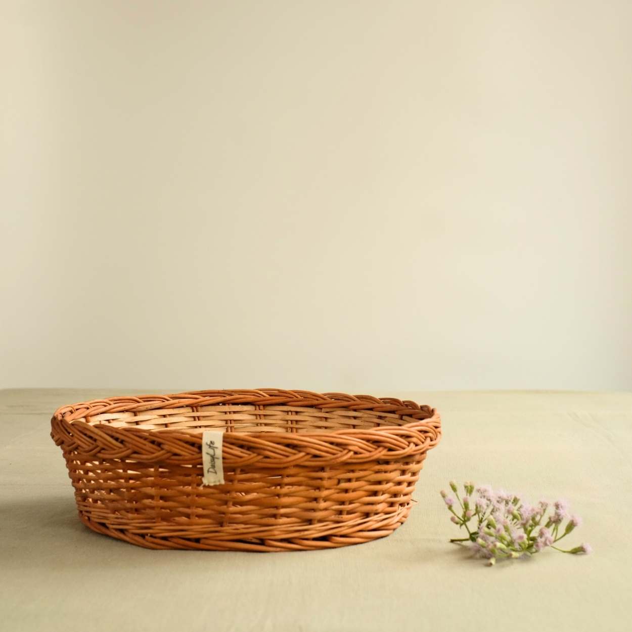 DaisyLife simple round wicker basket for festive season, storing sweets