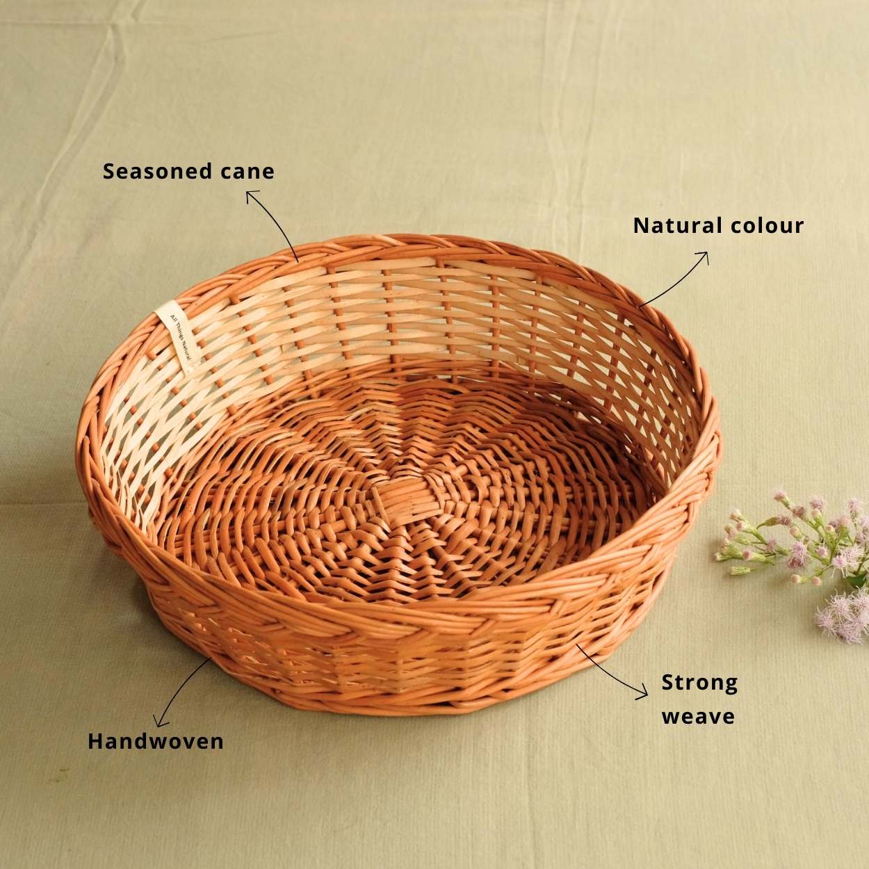 DaisyLife simple round wicker basket for festive season, storing sweets