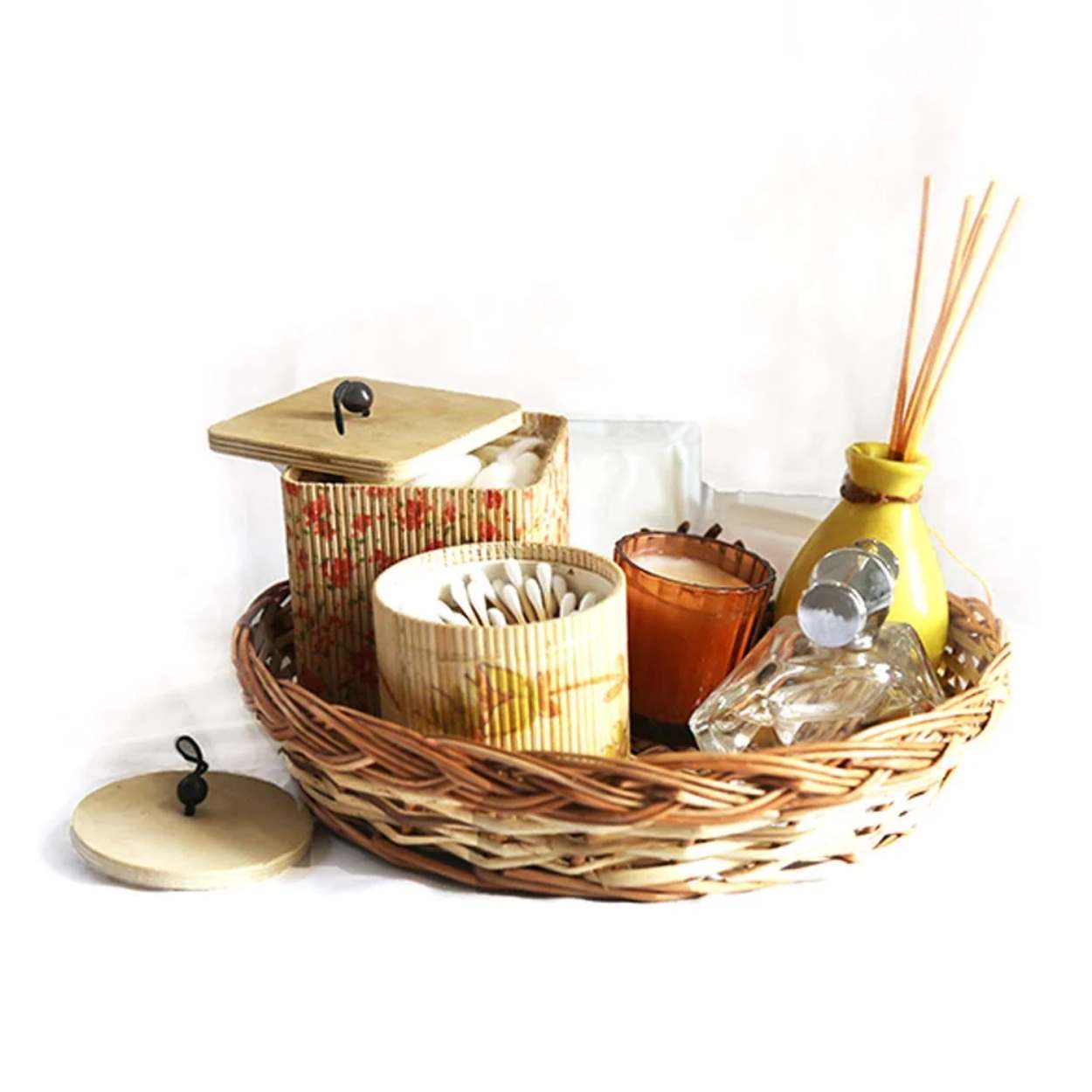 DaisyLife simple round wicker basket for festive season, storing sweets