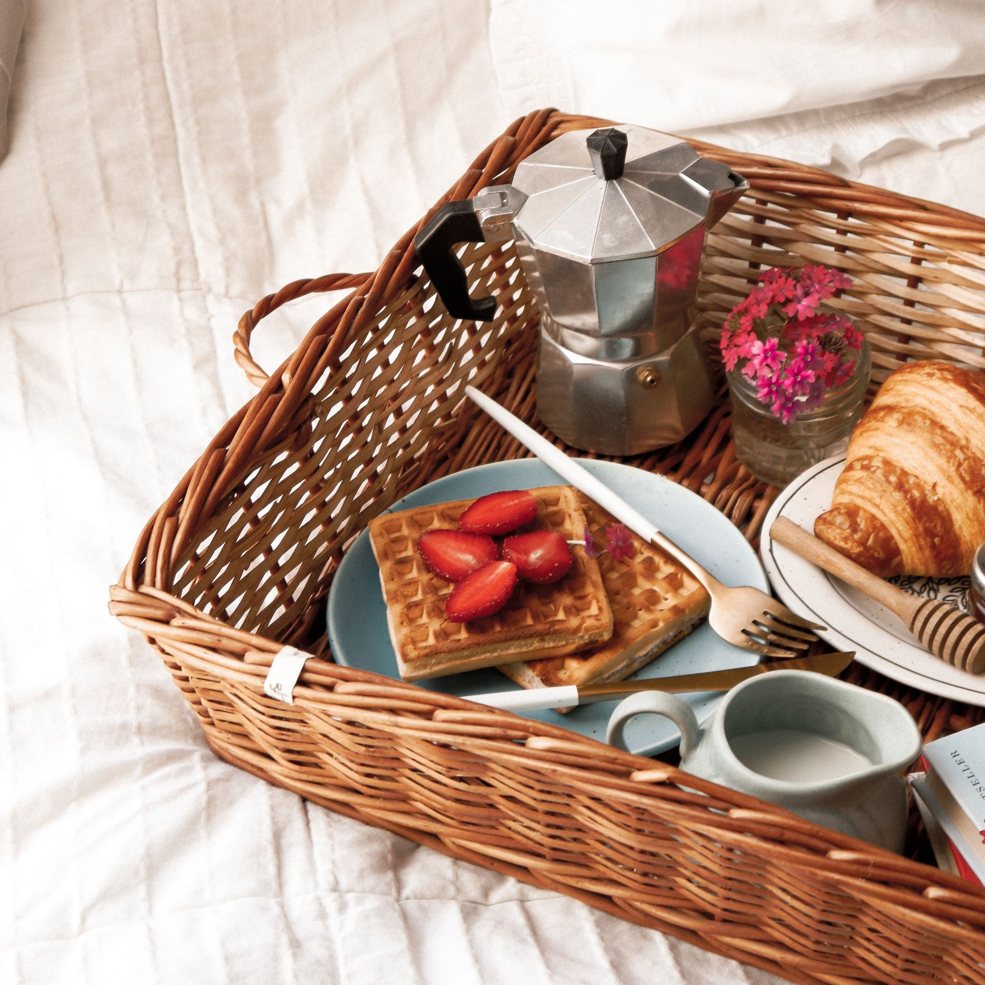 DaisyLife Natural Willow Wicker Tray basket, Flower Basket, Gift Basket, Storage and home decor basket