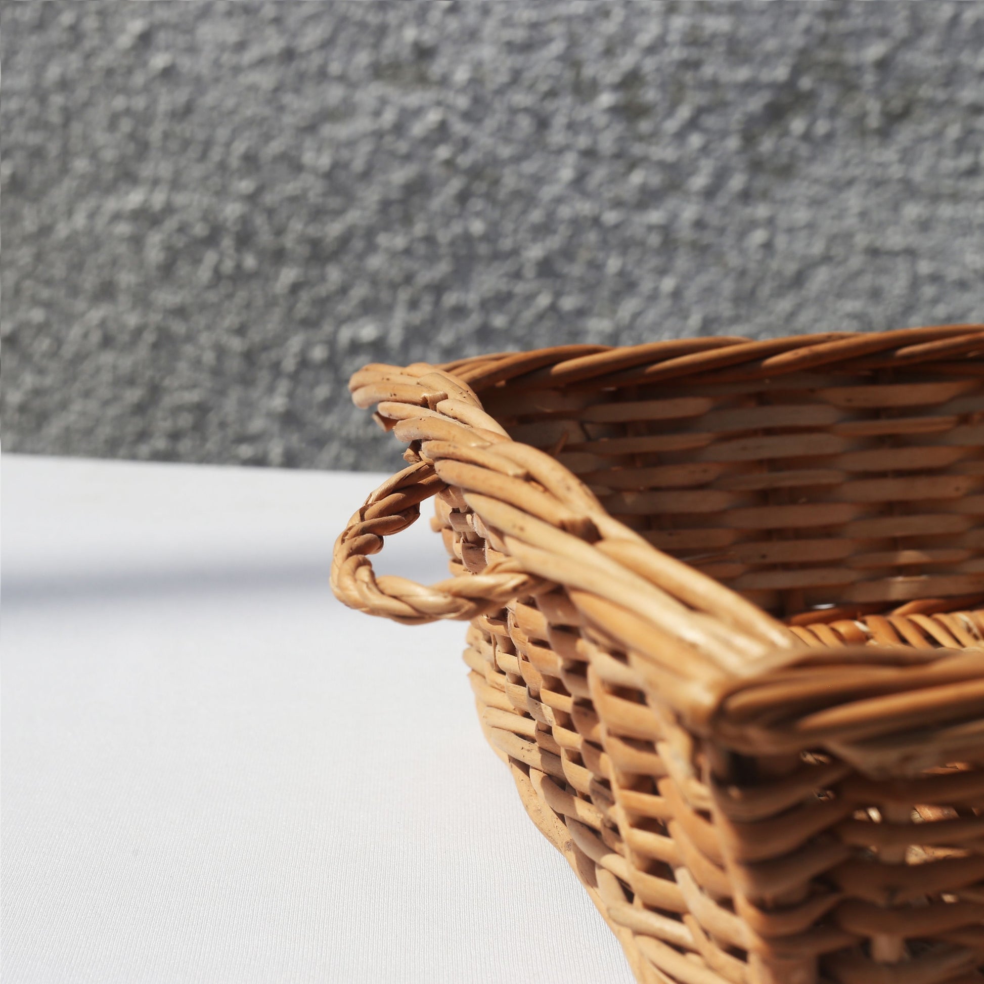 DaisyLife Natural Willow Wicker Tray basket, Flower Basket, Gift Basket, Storage and home decor basket