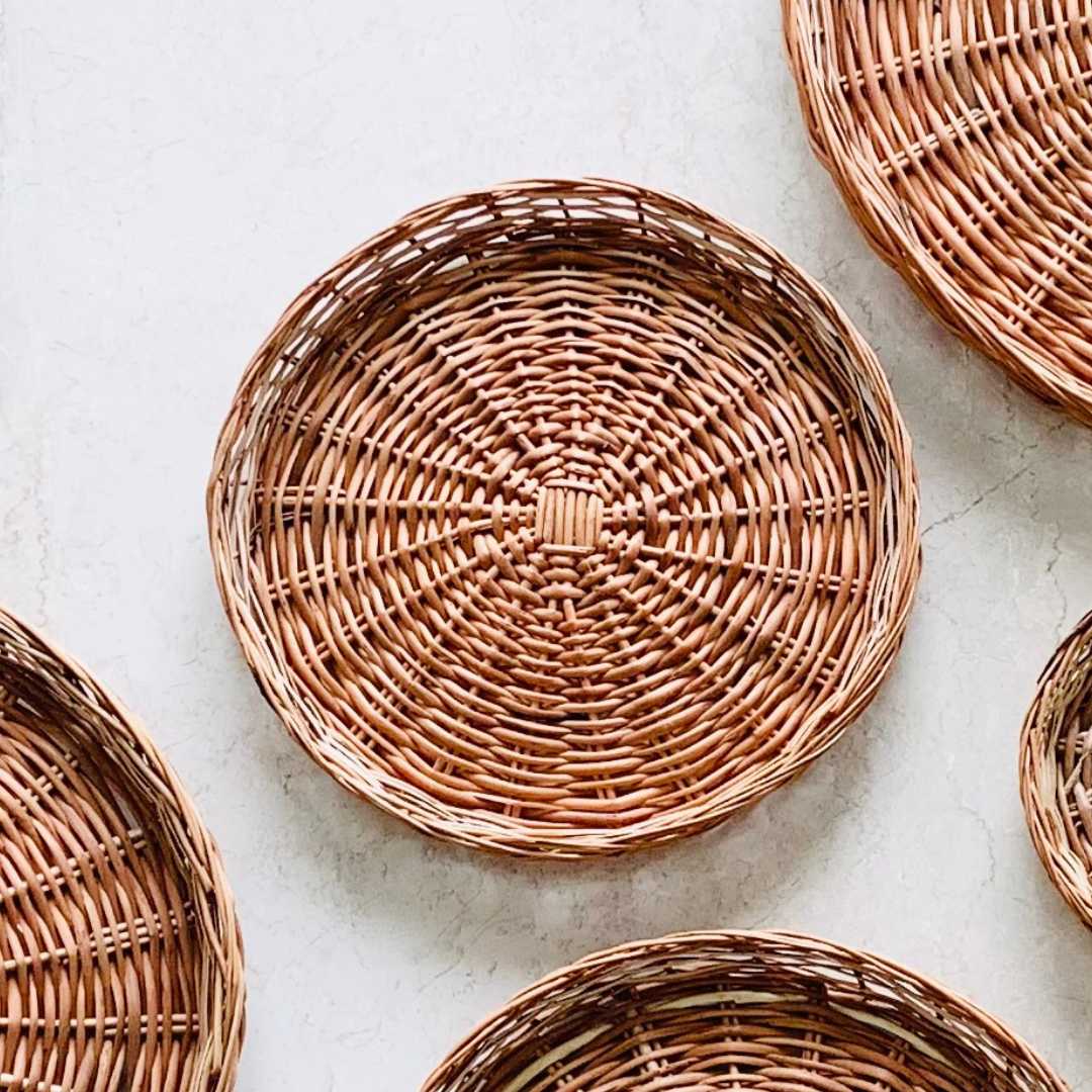 DaisyLife natural wicker Plate Baskets for storage dining table and kitchen