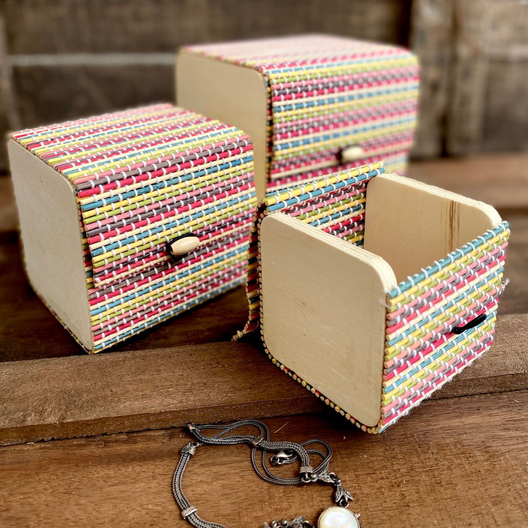 Jewellery in side set of 3 multi-colour gift boxes