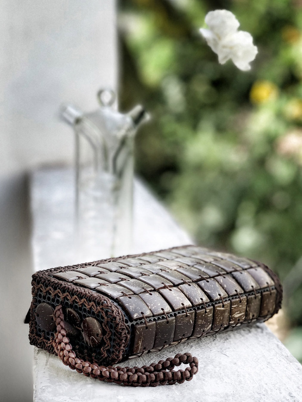 DaisyLife eco-friendly natural brown coconut shell fashion  hand clutch