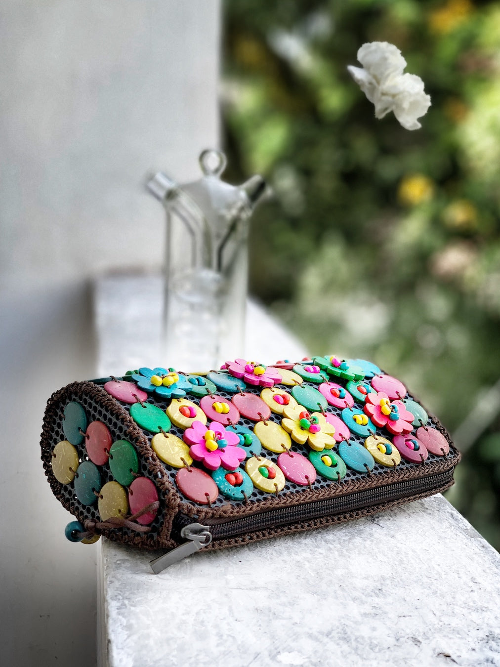 DaisyLife natural coconut shell multicolor sling fashion bag