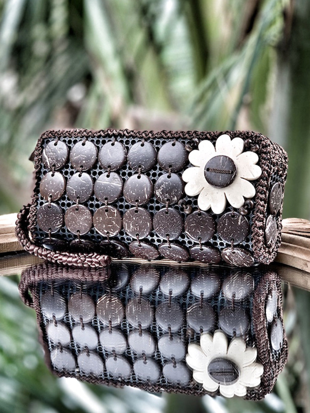 DaisyLife natural coconut shell brown fashion clutch wristlet  bag