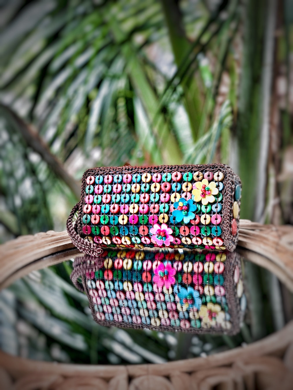 DaisyLife natural coconut shell multicolor wristlet clutch bag with white flowers