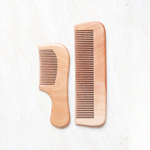 DAISYLIFE Natural Color and Eco-friendly wooden combs for combing and massaging