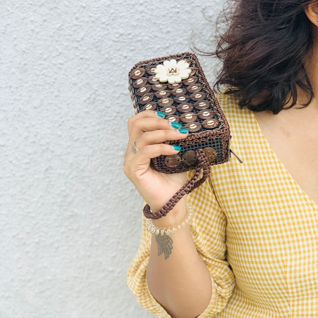 Model holding DaisyLife natural coconut shell 'BB coco' fashion purse