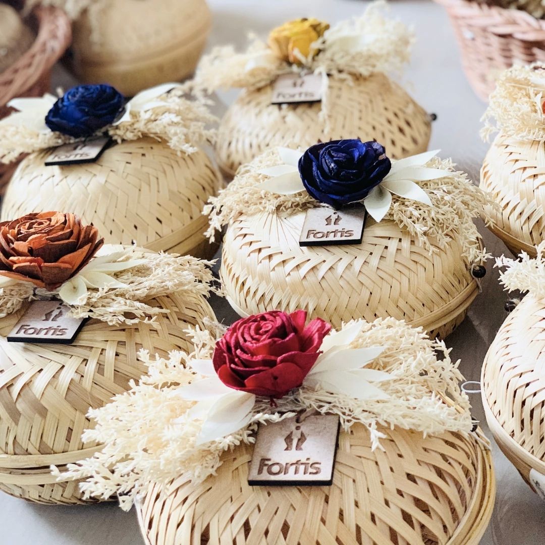 Natural bamboo gift basket with dried flower bow for gift packaging.