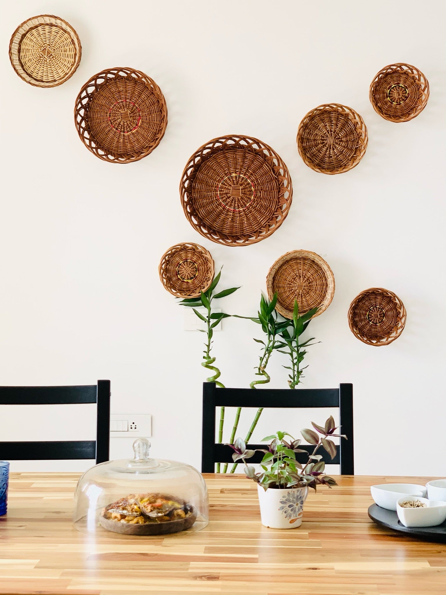 Basket put on wall for wall decor on dining table