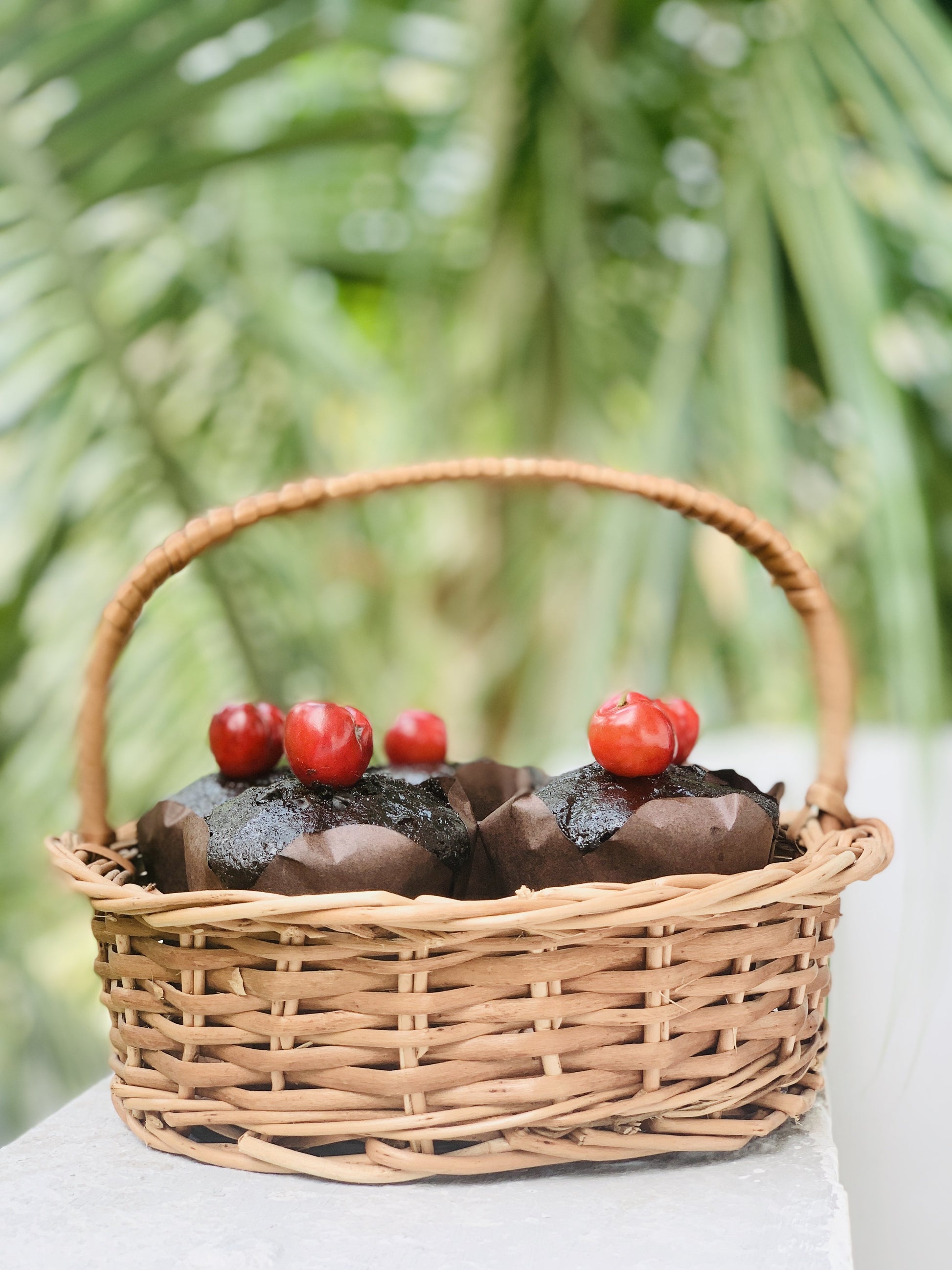 DaisyLife natural wicker round basket with handle