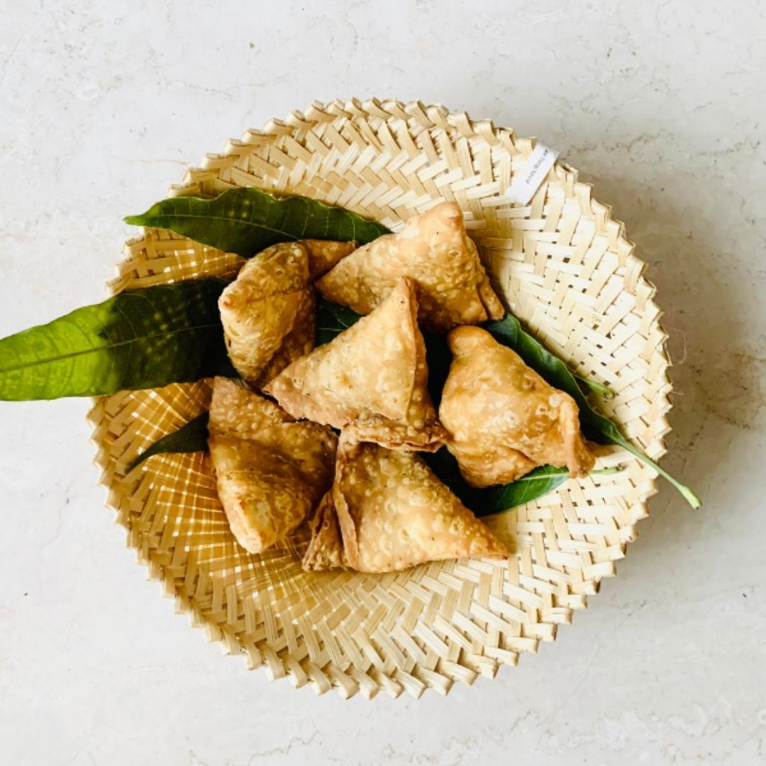 Samosas inside Simple & beautiful bamboo serving, Beautifully woven bamboo baskets.