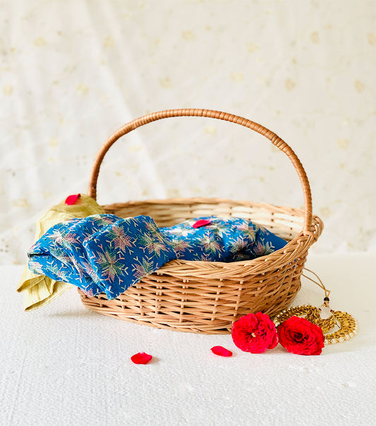 DaisyLife natural wicker square basket with handles for wedding bridal wear trousseau