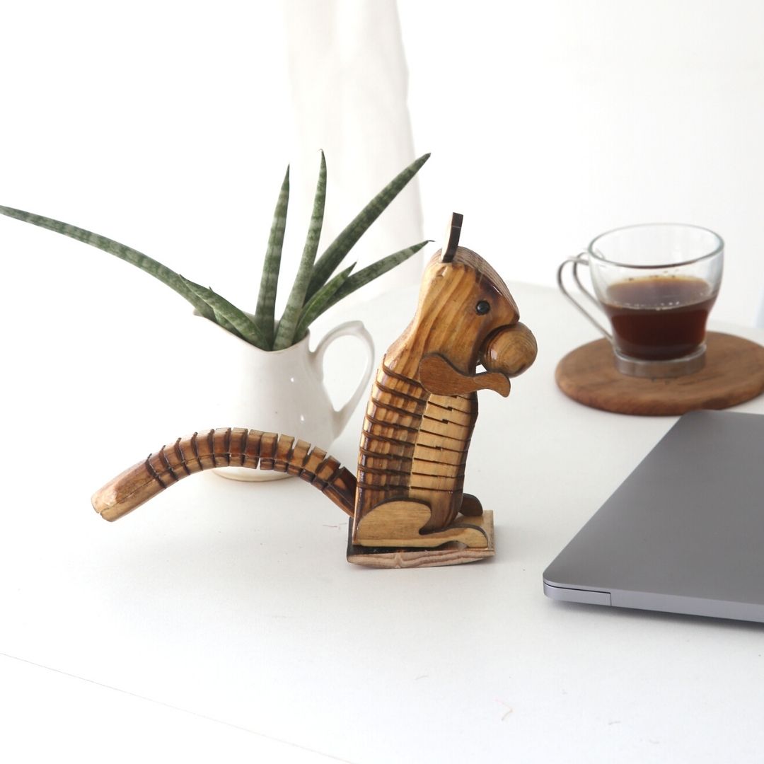 DaisyLife "Skippy" Wooden Squirrel with Chestnut for office décor