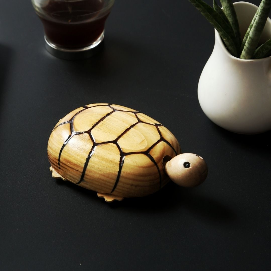 DAISYLIFE Natural and Eco-friendly Natural Wooden Turtle / Tortoise with movable wheels