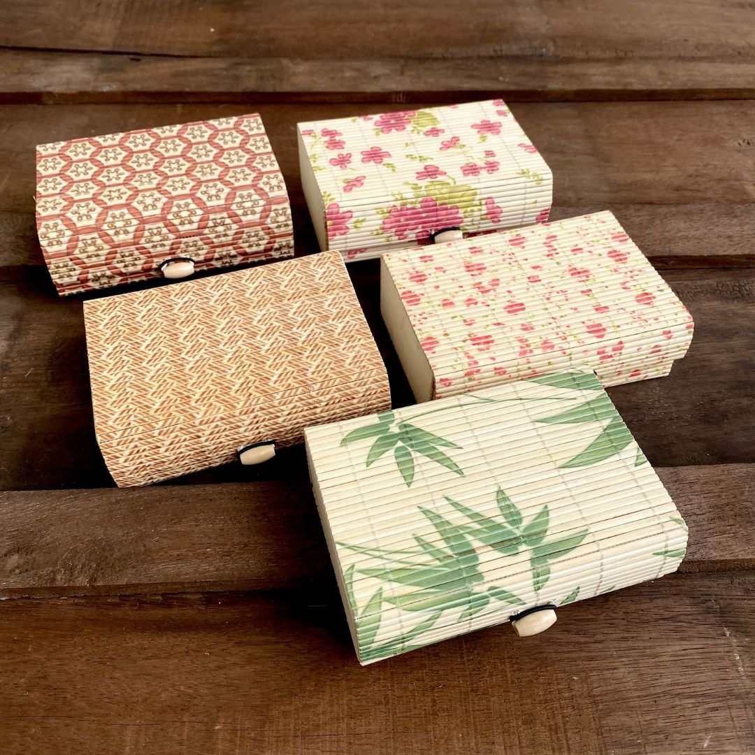 5 bamboo gift boxes in different colours and pattern