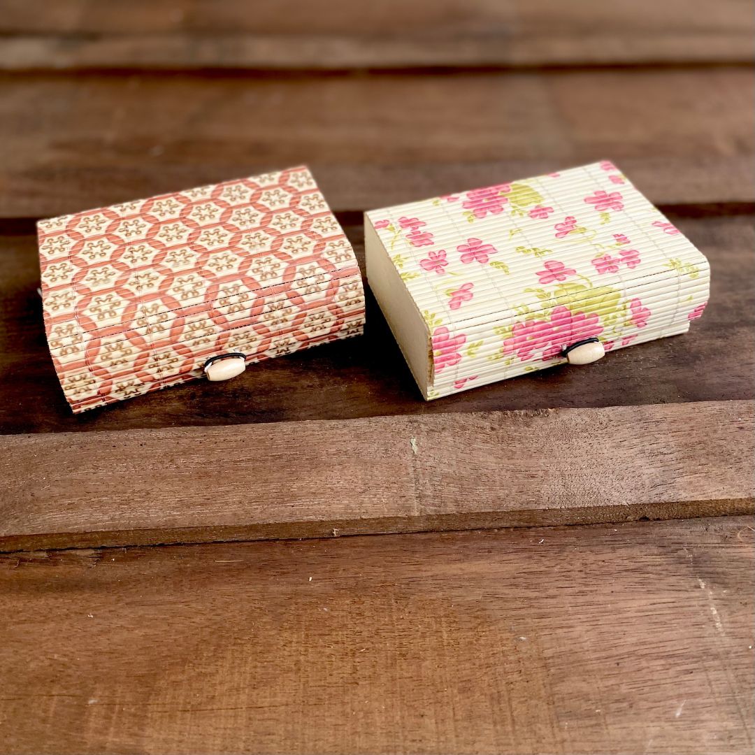5 bamboo gift boxes in different colours and pattern